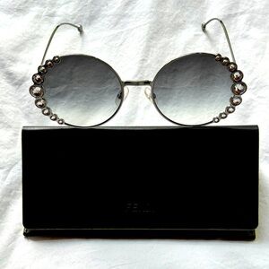 Fendi embellished round sunglasses 💞